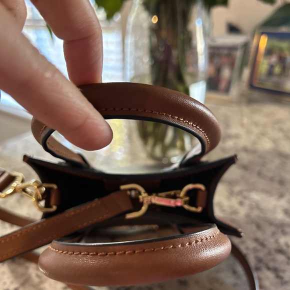 Small fashionable leather bag Kors - Picture 4 of 5